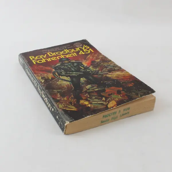 Ray Bradbury Fahrenheit 451 Paperback Novel Del Rey Ballantine ISBN 0345292340