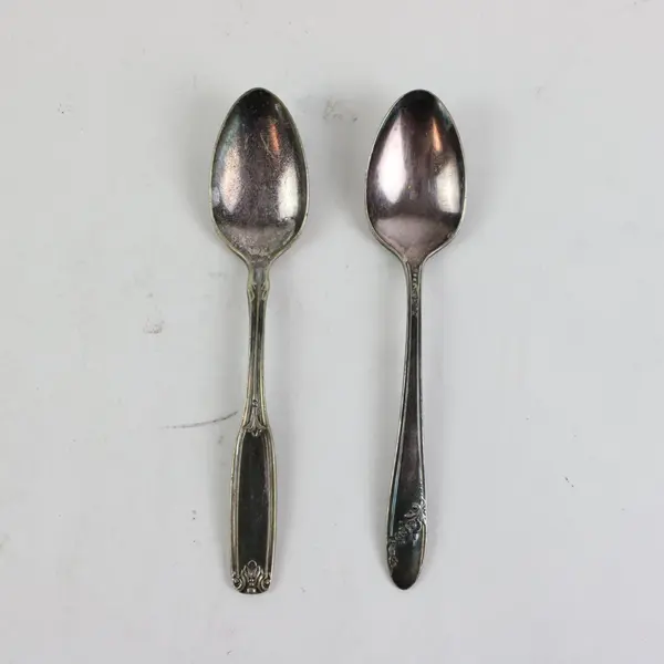 Lot of 2 Vintage Oneida Silverplate Aged Silverware Teaspoons 6"