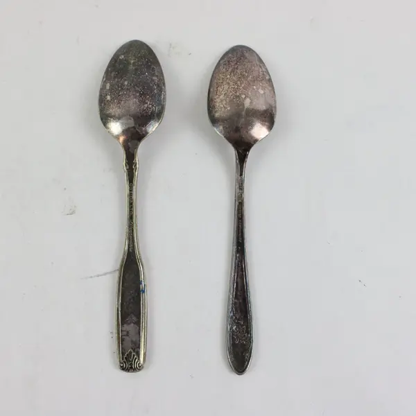 Lot of 2 Vintage Oneida Silverplate Aged Silverware Teaspoons 6"