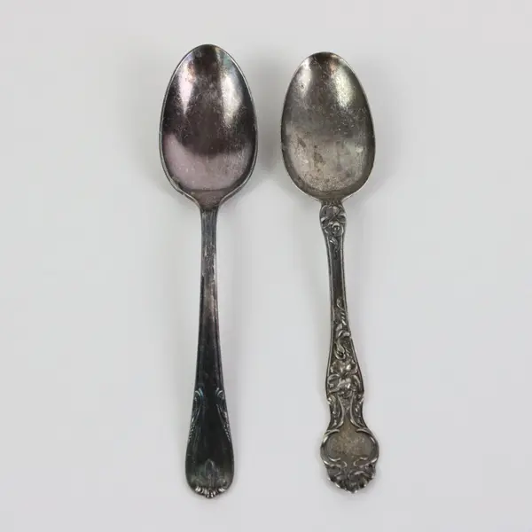 Lot of 2 Vintage Silverplate Teaspoons Wm Rogers 1847 Rogers Bros Violet Sonata