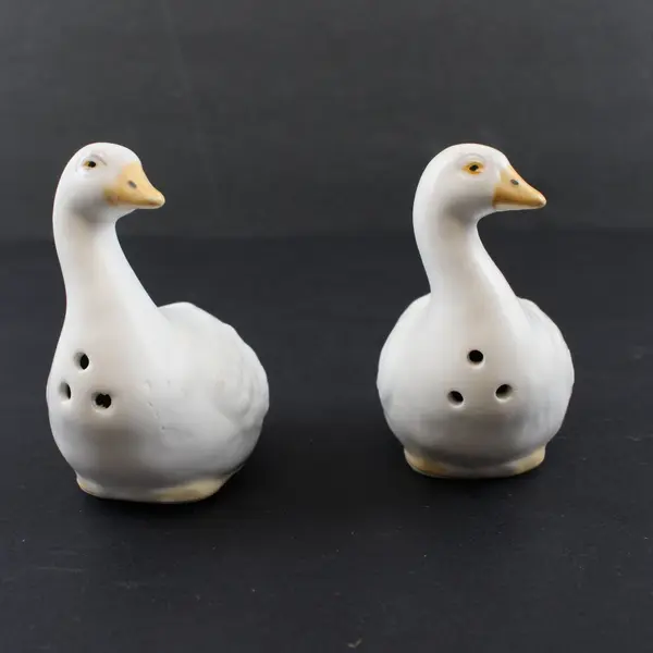 Vintage 1988 Enesco Goose Salt & Pepper Shakers Set