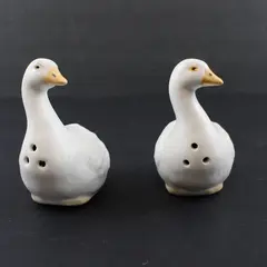 Vintage 1988 Enesco Goose Salt & Pepper Shakers Set
