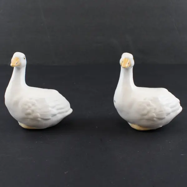 Vintage 1988 Enesco Goose Salt & Pepper Shakers Set