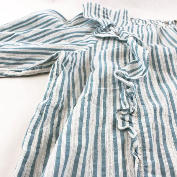 Universal Thread Women's M Blue White Stripe Ruffle Half Sleeve Top