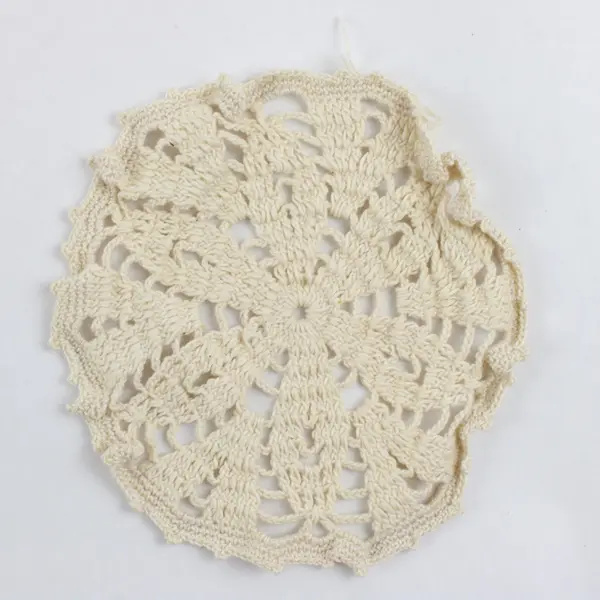 Lot of 5 Decorative Doilies Table Linens Home Decor Pre-Owned