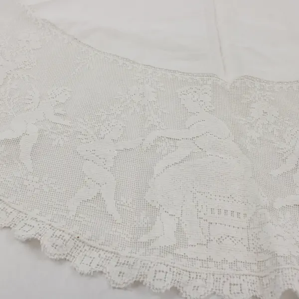 Vintage Woman & Cherubs Round White Lace Tablecloth 33 Inch FLAWED