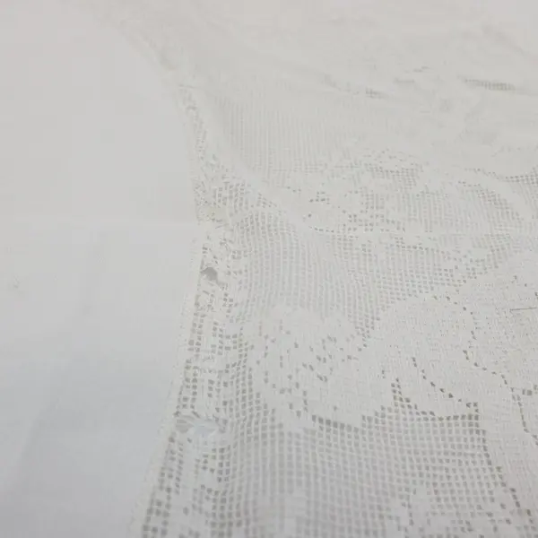 Vintage Woman & Cherubs Round White Lace Tablecloth 33 Inch FLAWED