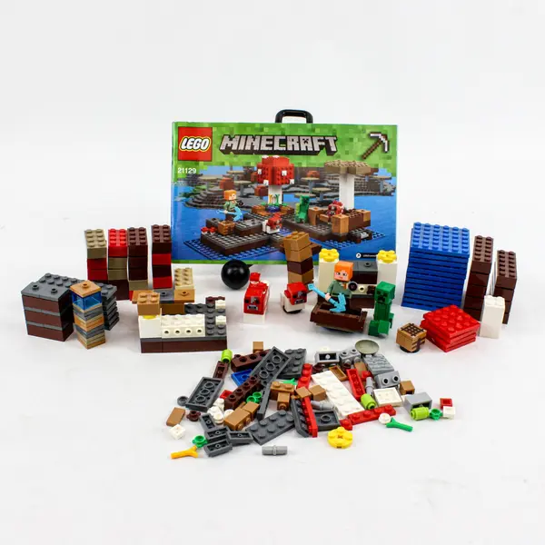 LEGO Minecraft 21129 The Mushroom Island Set Completeness Unknown