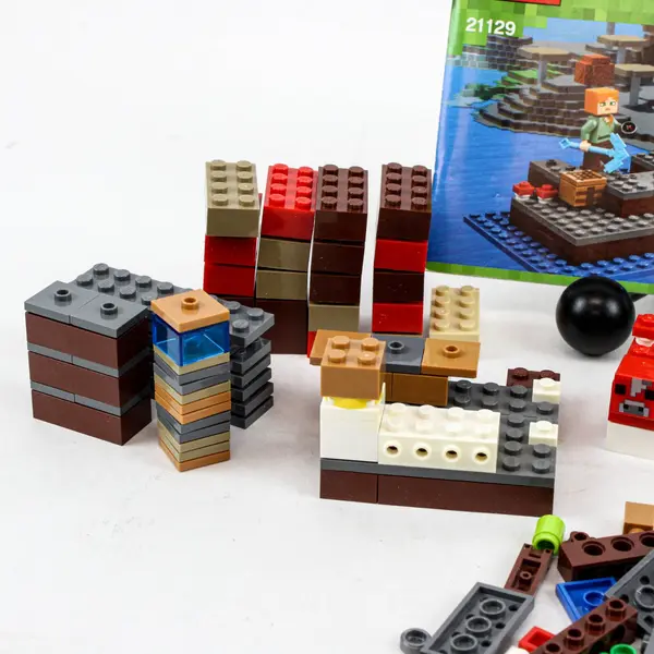 LEGO Minecraft 21129 The Mushroom Island Set Completeness Unknown