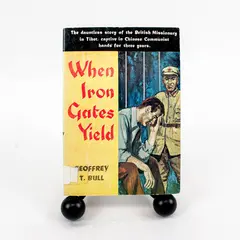 When Iron Gates Yield Geoffrey T. Bull 1955 Moody Press Paperback Ex-Library