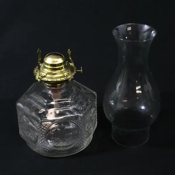Vintage Lamplight Farms Glass Kerosene Lantern Horse Buggy 14.5in