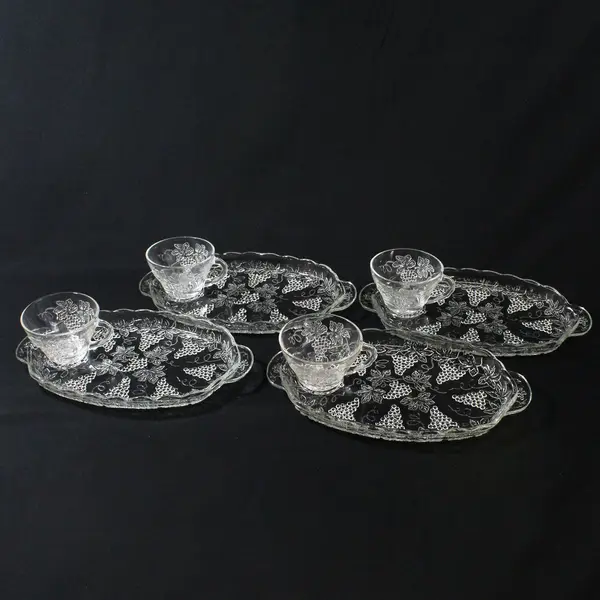8 Piece Anchor Hocking Clear Grape Snack Trays with Matching Cups