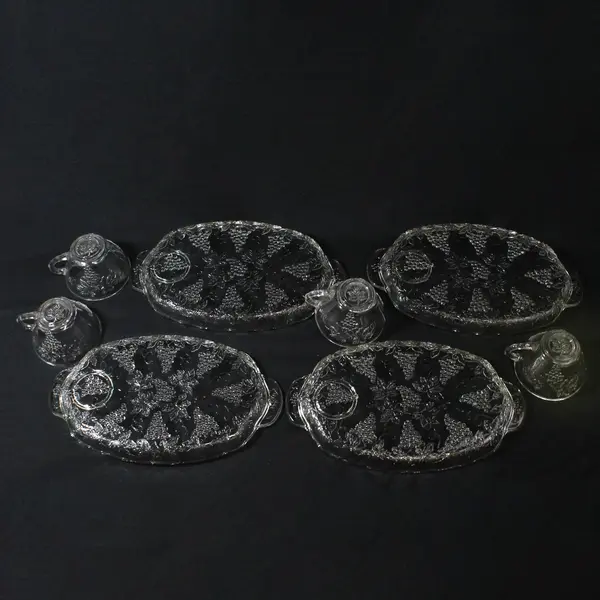 8 Piece Anchor Hocking Clear Grape Snack Trays with Matching Cups