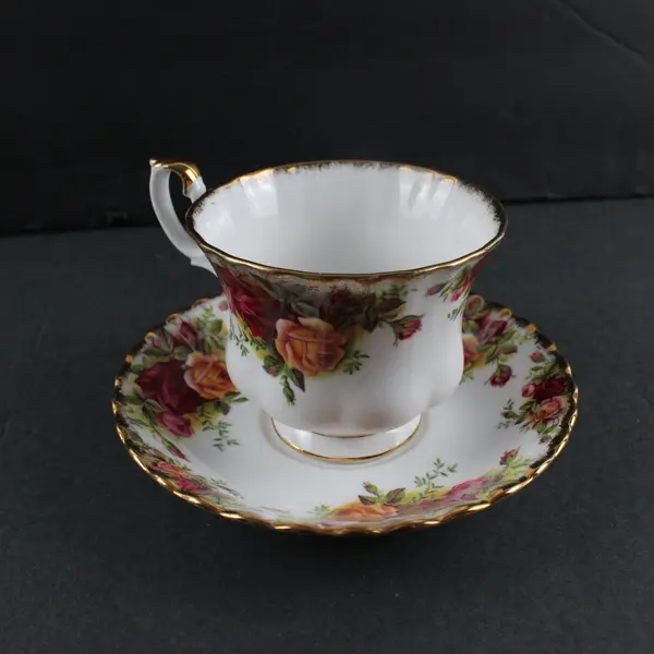Vintage Royal Albert Old Country Roses Bone China Tea Cup and Saucer