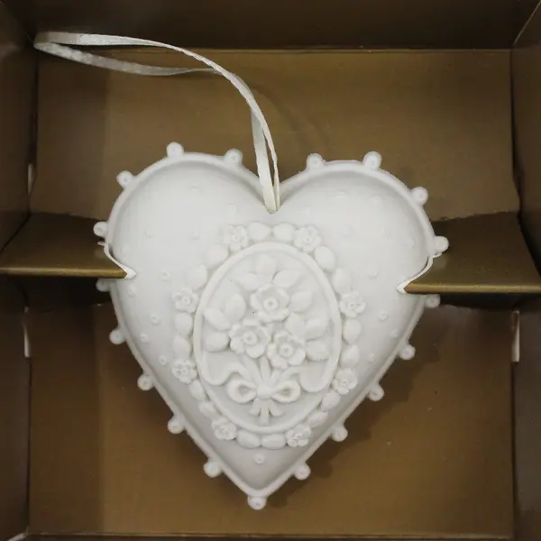 Margaret Furlong HB-1 1998 Blossoming Love Heart Ornament Original Box
