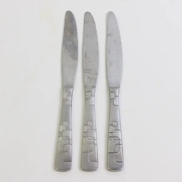 A Lot of 3 Oneida Quadratic Pattern Solid Dinner Knives Glossy Frosted 9.5 Inch