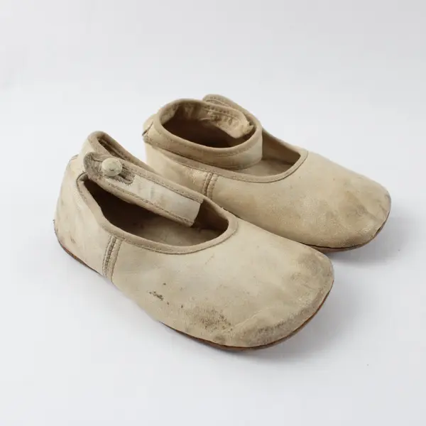 Vintage Baby Mary Jane Shoes Cream Button Strap Pair Pre-Owned Scuffed