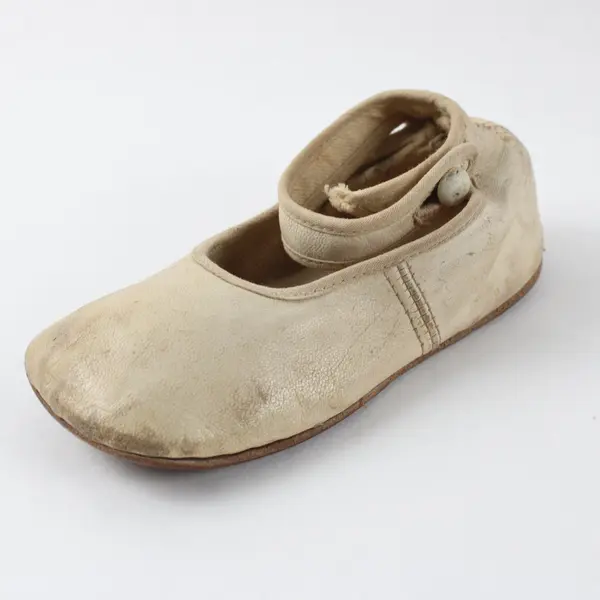 Vintage Baby Mary Jane Shoes Cream Button Strap Pair Pre-Owned Scuffed