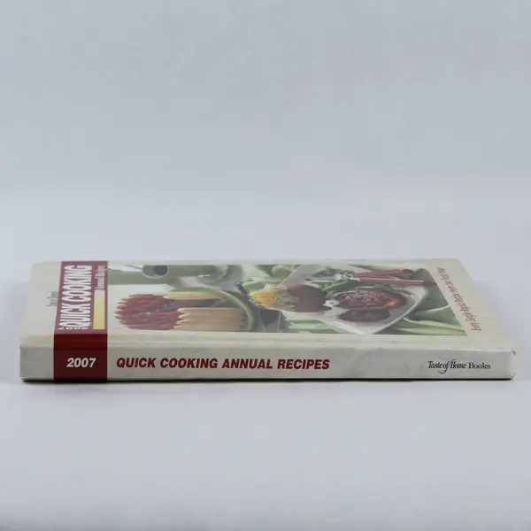 Taste of Home 2007 Quick Cooking Annual Recipes Cookbook - Good Condition