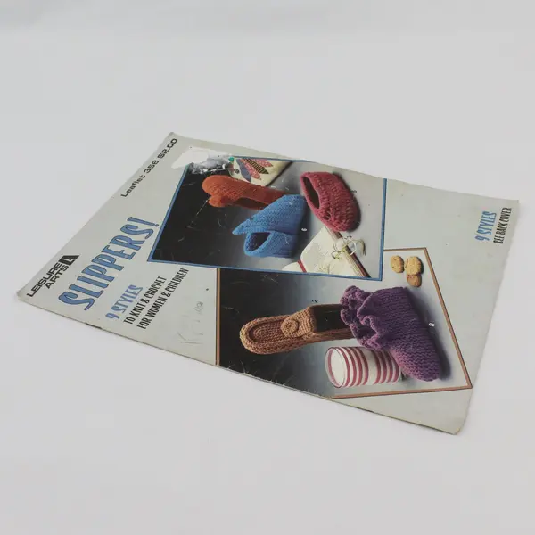 Vintage 1985 Leisure Arts Slippers! Pattern Leaflet 356 Knit Crochet 9 Styles