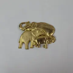 Vintage Gold Tone 3-D Elephant Family Brooch Pin in Box 3.12 x 3 in