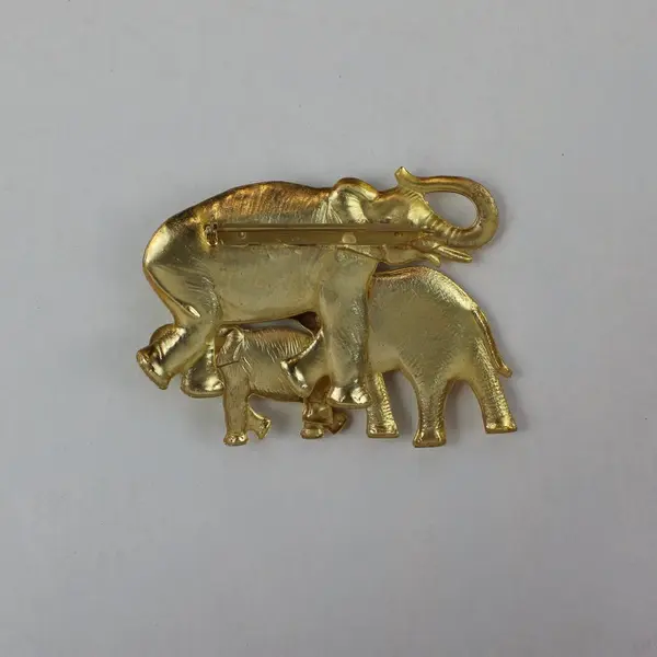 Vintage Gold Tone 3-D Elephant Family Brooch Pin in Box 3.12 x 3 in