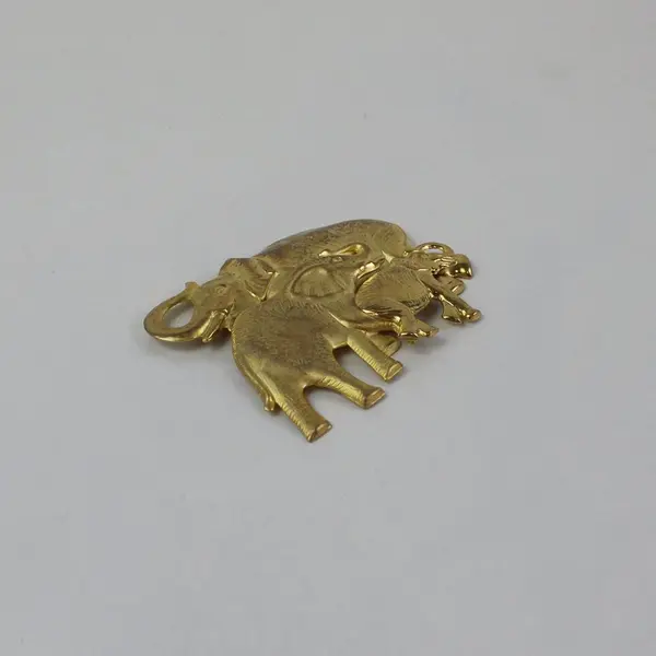 Vintage Gold Tone 3-D Elephant Family Brooch Pin in Box 3.12 x 3 in