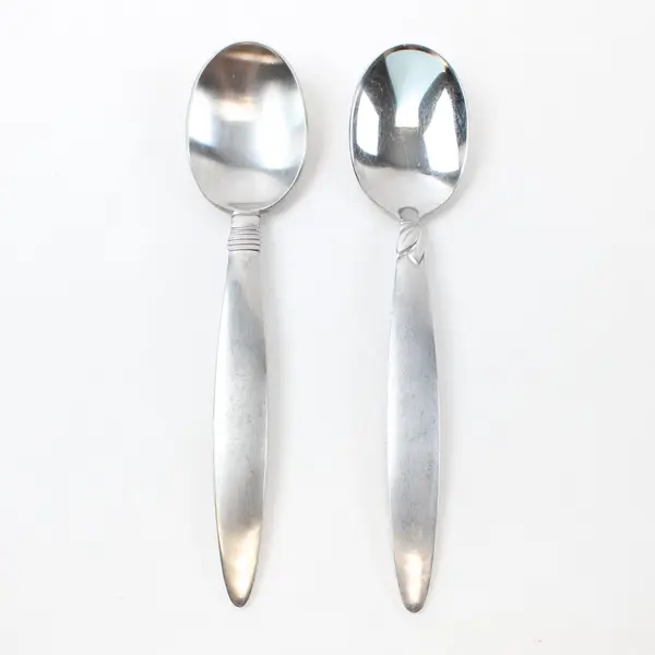 Lot of 2 Pfaltzgraff Stainless Steel Soup Spoons Mixed Patterns 7.75"