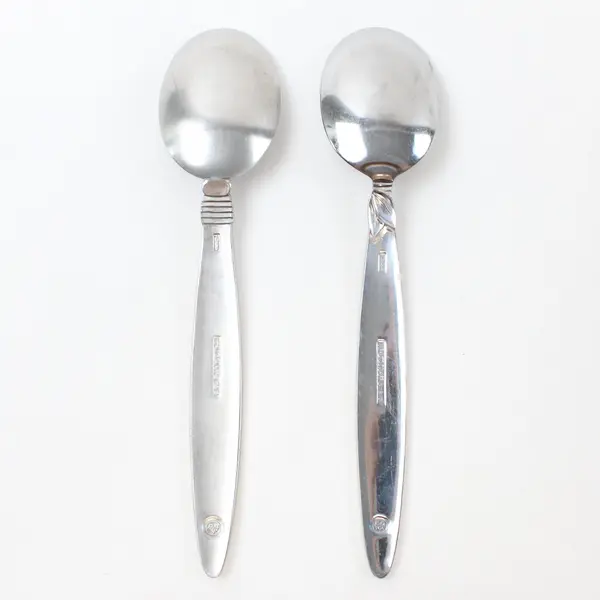 Lot of 2 Pfaltzgraff Stainless Steel Soup Spoons Mixed Patterns 7.75"