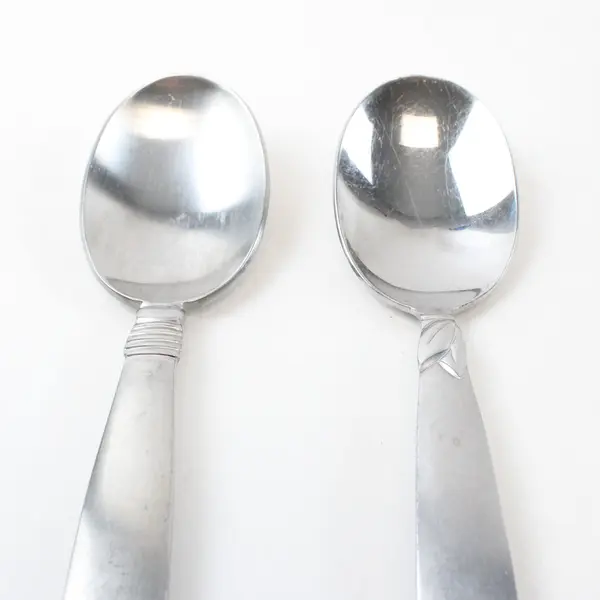 Lot of 2 Pfaltzgraff Stainless Steel Soup Spoons Mixed Patterns 7.75"