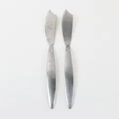 Lot of 2 Pfaltzgraff Satin Laurel Stainless Steel Spreading Knives Approx 8 Inch