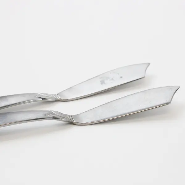 Lot of 2 Pfaltzgraff Satin Laurel Stainless Steel Spreading Knives Approx 8 Inch