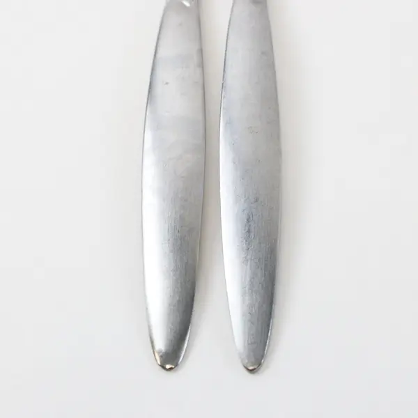 Lot of 2 Pfaltzgraff Satin Laurel Stainless Steel Spreading Knives Approx 8 Inch