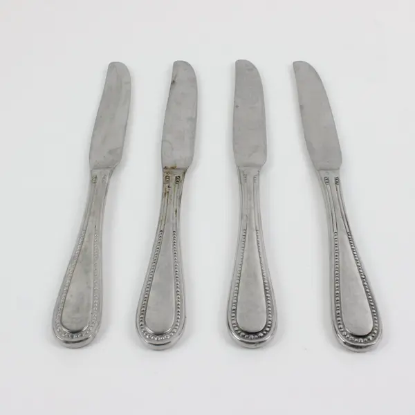 Lot of 4 Identical Butter Knives 9.5in Flatware