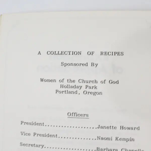 Sharing Our Best Holladay Park Church of God Women 1977 Plastic Comb Paperback