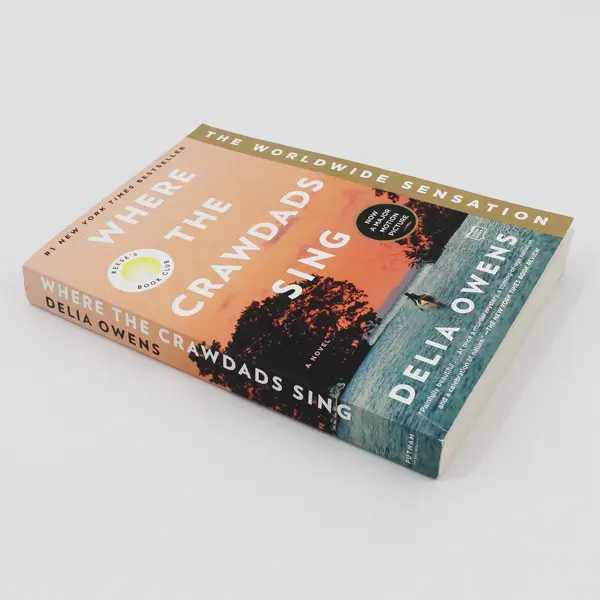 Where the Crawdads Sing by Delia Owens 2018 Paperback Book Good
