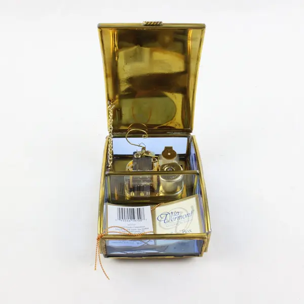 Enesco Via Vermont Artistry in Glass Judith Ann Griffith Christmas Music Box