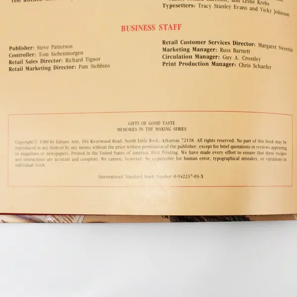 Leisure Arts Vintage Gifts of Good Taste 1989 Hardcover Memories in the Making 