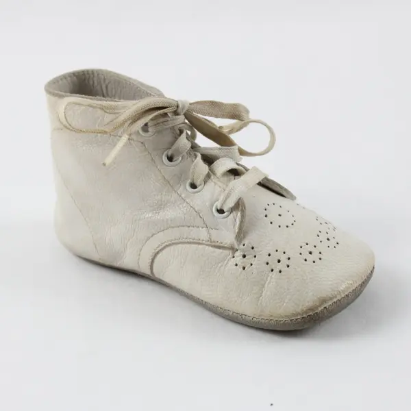 Vintage White Leather Baby Shoes 6603-2 Lace-Up Perforated Toe Newborn