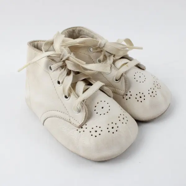 White Leather Baby Shoes Lace-Up Perforated Toe Pre-Owned