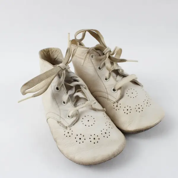 White Leather Baby Shoes Lace-Up Perforated Toe Pre-Owned