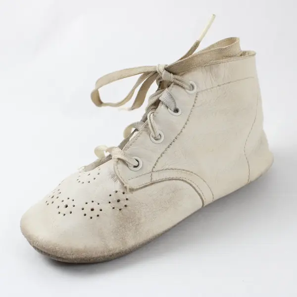 White Leather Baby Shoes Lace-Up Perforated Toe Pre-Owned