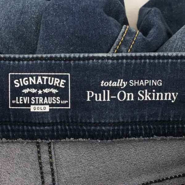 Women's Signature by Levi Strauss Skinny Shaping Pull-On Jeans Size 10 Med. Wash