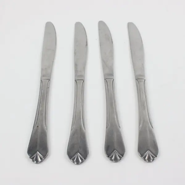 Lot of 4 Farberware Bevel Bay 8.5" Butter Knives Used