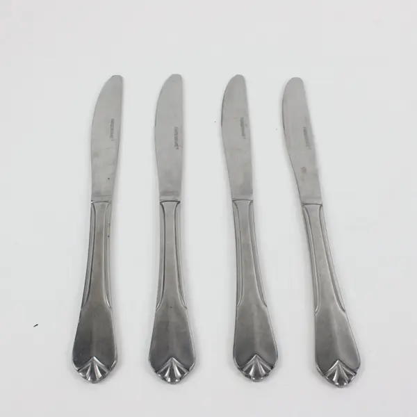 Lot of 4 Farberware Bevel Bay 8.5" Butter Knives Used