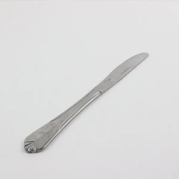 Lot of 4 Farberware Bevel Bay 8.5" Butter Knives Used