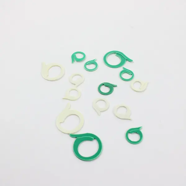 5 Yarn Bobbins, 2 Clear Containers & Assorted Stitch Markers