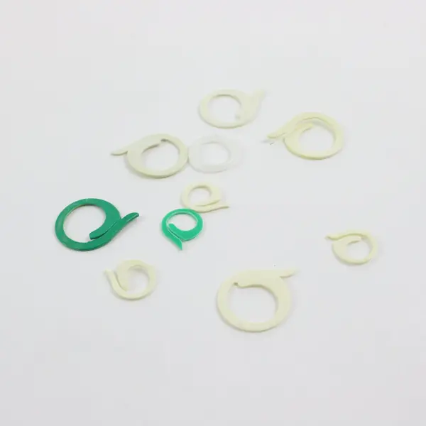 5 Yarn Bobbins, 2 Clear Containers & Assorted Stitch Markers