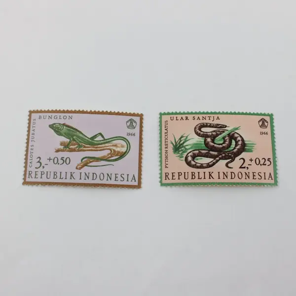 Lot Of 8 Indonesia 1966 Reptile Stamps 2 Sets Of 4 SC #B203-06 Mint Hinged