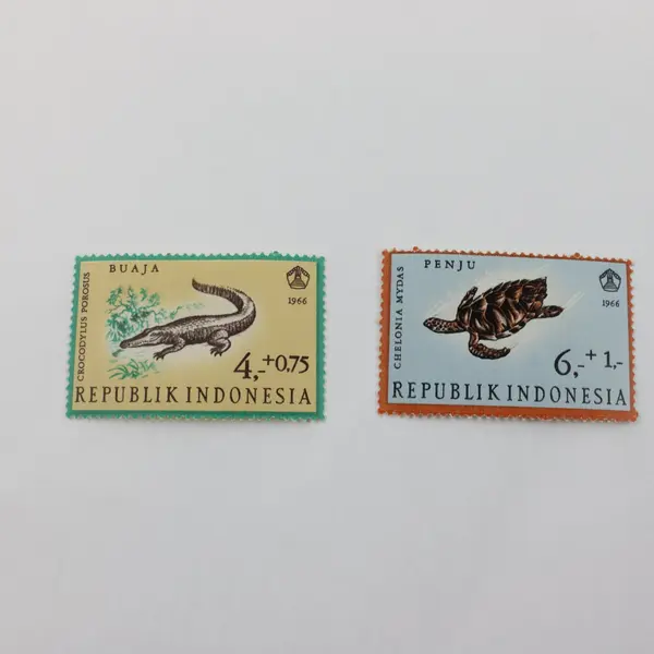 Lot Of 8 Indonesia 1966 Reptile Stamps 2 Sets Of 4 SC #B203-06 Mint Hinged